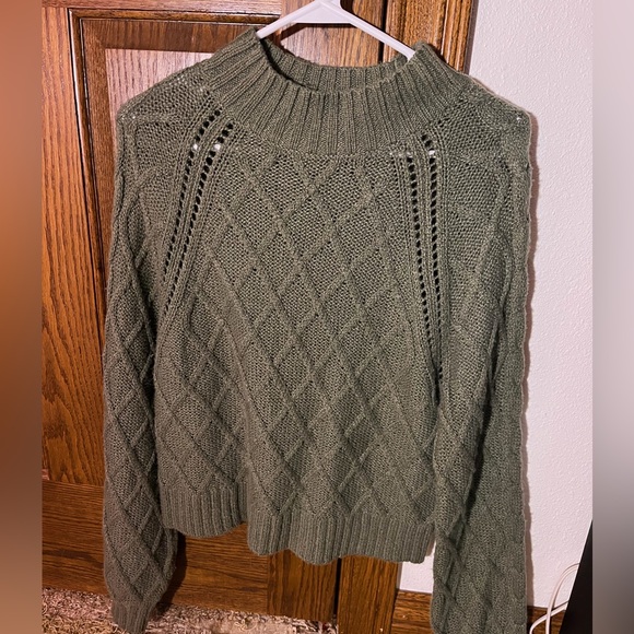 Bundle of clothes!! about 30 pieces here. good brands only worn a few times! :) - Picture 6 of 12